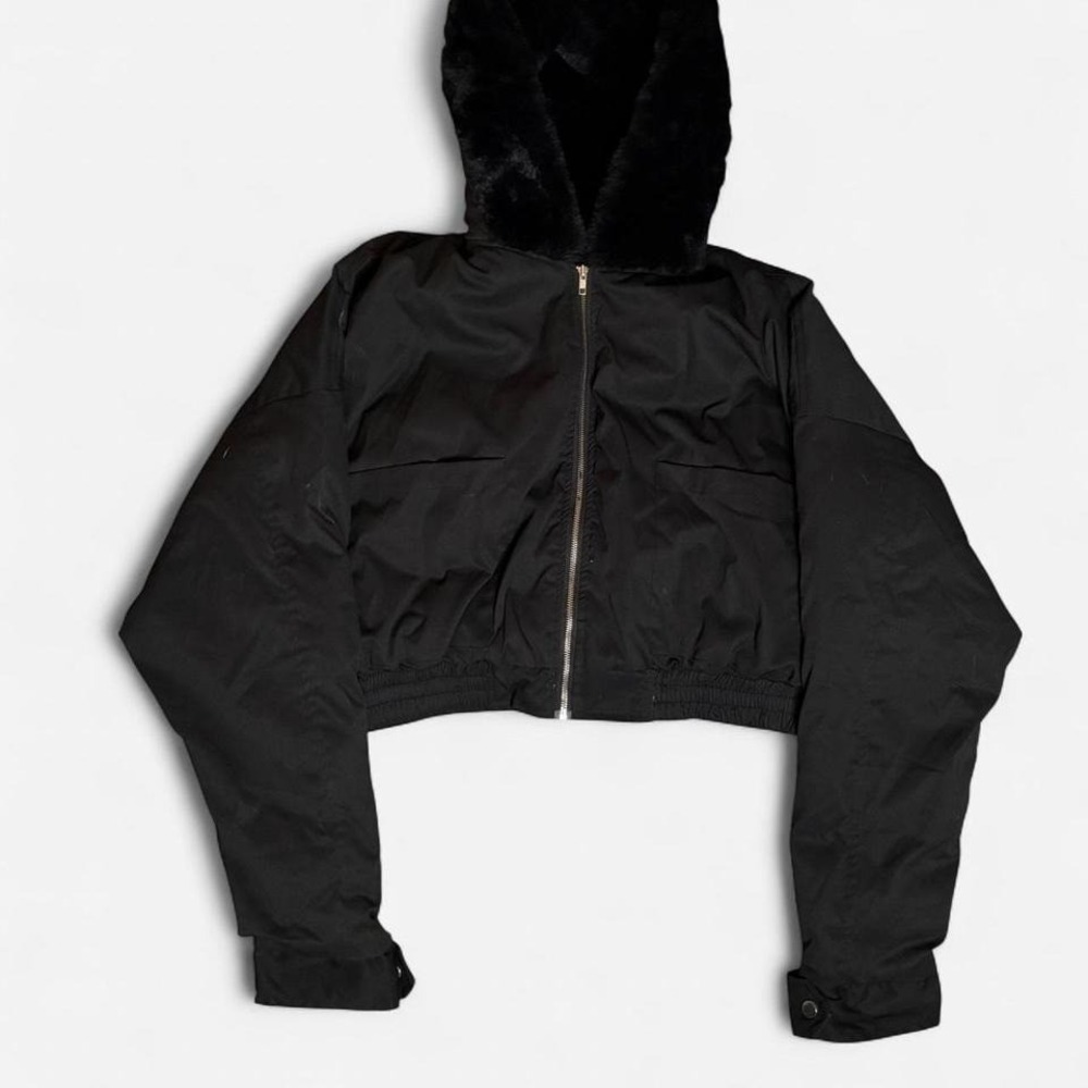 Black cropped zip-up jacket with faux fur hood‎ WOMEN SIZE S